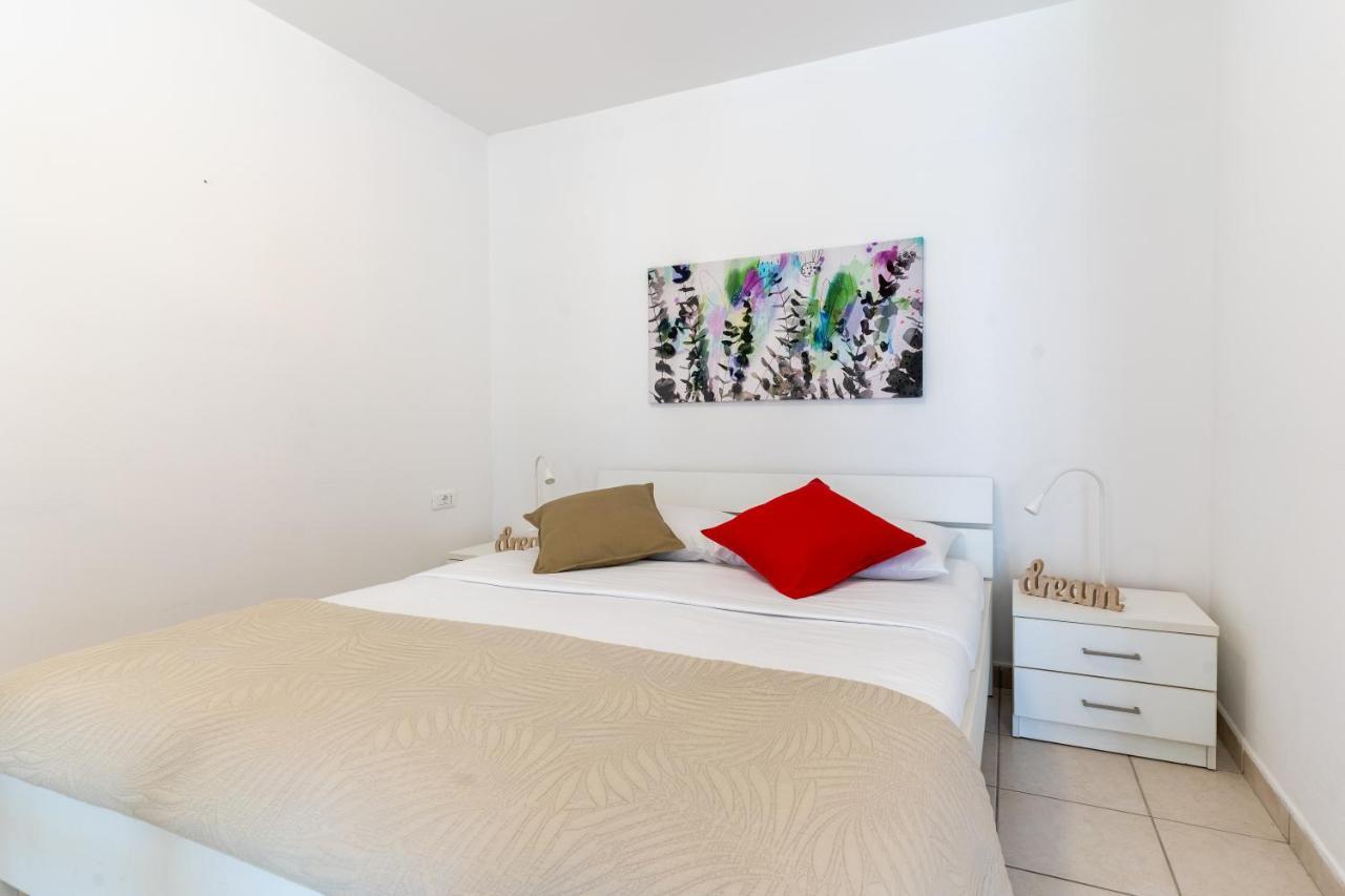 Apartments Dolac Nerezine Bagian luar foto
